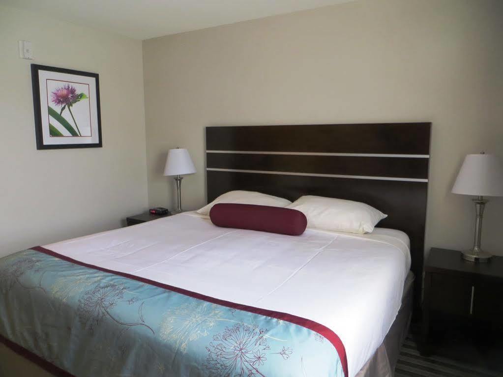 Super 8 By Wyndham Saskatoon Near Downtown Hotel Exterior photo